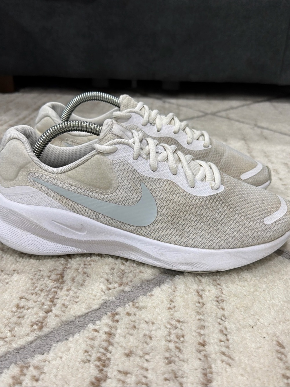 Nike Revolution 7 Running Shoes FB2207-100 White Silver NWD Men’s Size 8.5